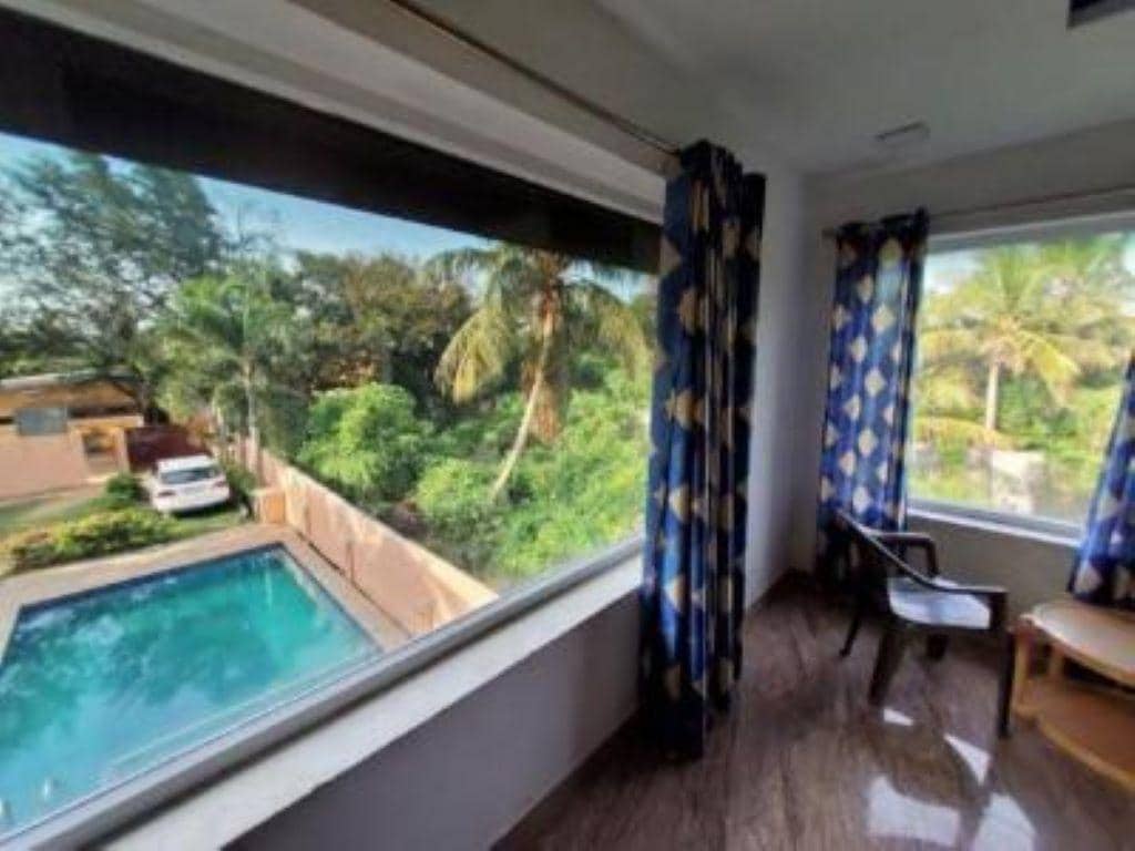 Deluxe Pool View room